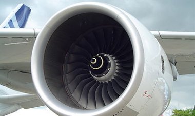 دهانه ورود هوا به موتور جت 